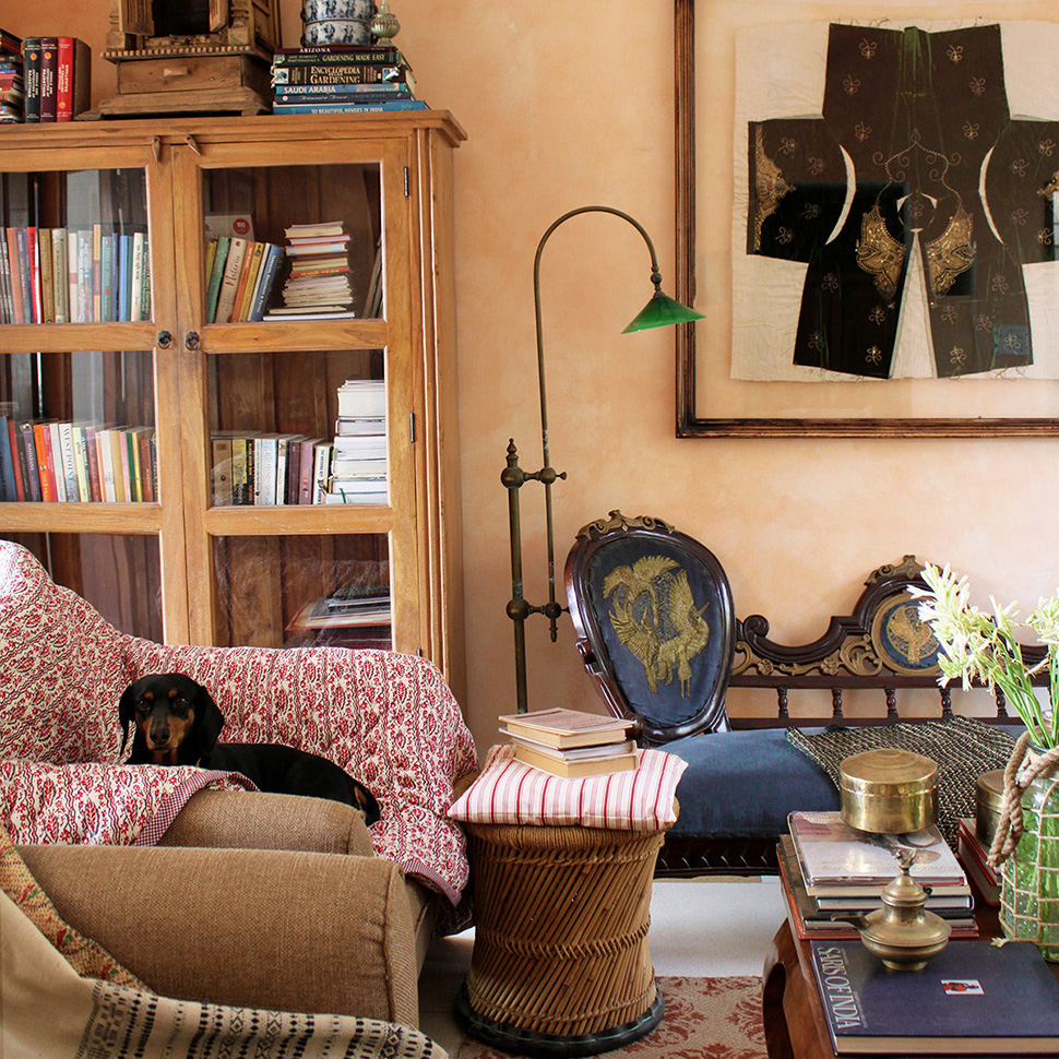 living room pink walls